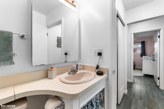 14 Woodside Circle, Mt Clemens, MI 48043