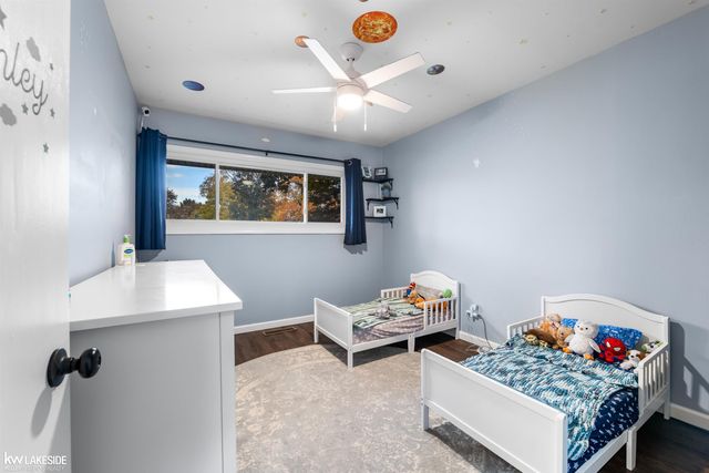 14 Woodside Circle, Mt Clemens, MI 48043