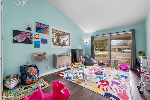 14 Woodside Circle, Mt Clemens, MI 48043