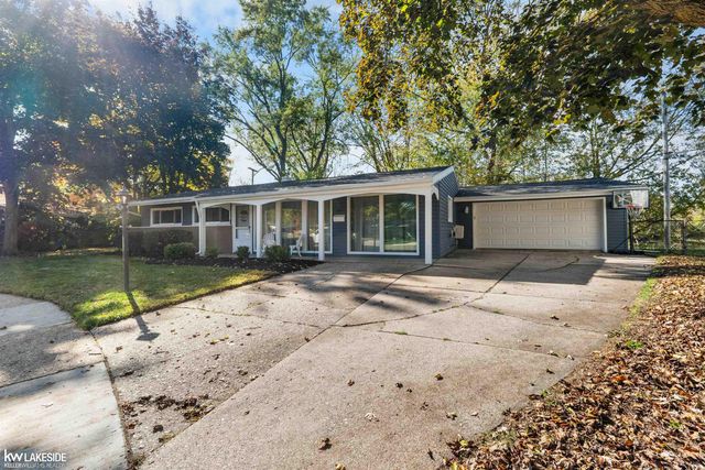 14 Woodside Circle, Mt Clemens, MI 48043
