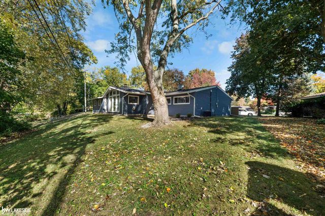 14 Woodside Circle, Mt Clemens, MI 48043