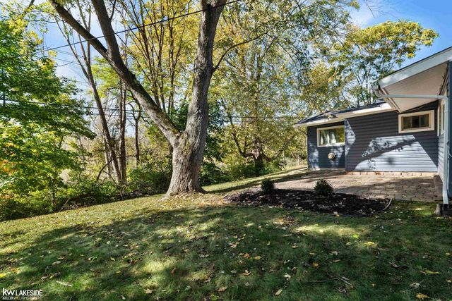 14 Woodside Circle, Mt Clemens, MI 48043