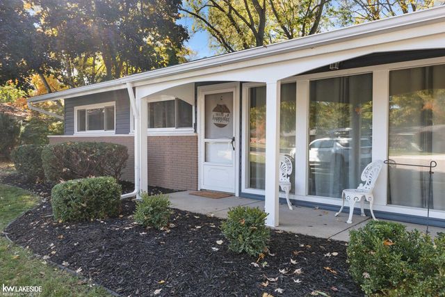 14 Woodside Circle, Mt Clemens, MI 48043