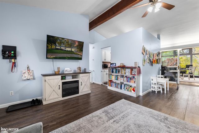 14 Woodside Circle, Mt Clemens, MI 48043