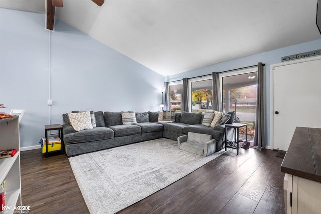 14 Woodside Circle, Mt Clemens, MI 48043