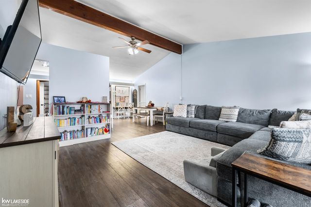 14 Woodside Circle, Mt Clemens, MI 48043