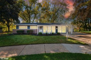 14 Woodside Circle, Mt Clemens, MI 48043