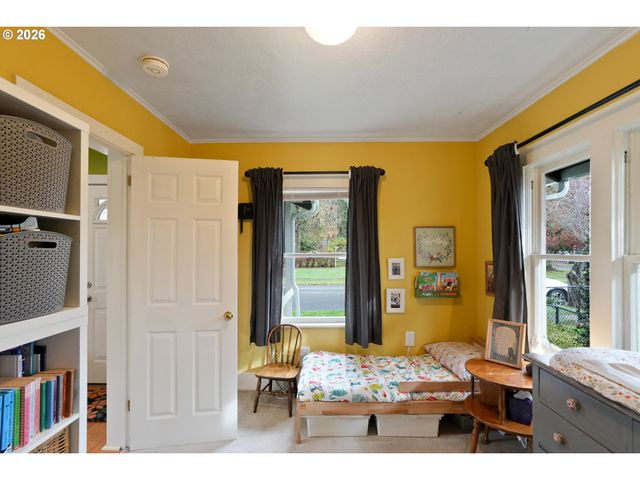 424 S 3RD St, Silverton, OR 97381