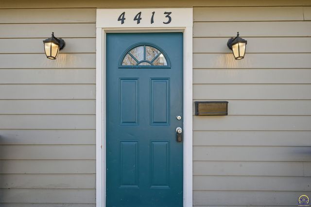 4413 SW Twilight DR, Topeka, KS 66614