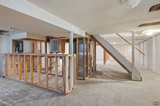 4413 SW Twilight DR, Topeka, KS 66614