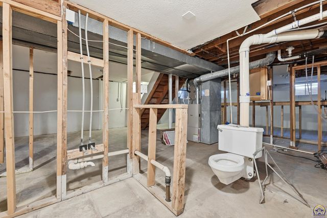 4413 SW Twilight DR, Topeka, KS 66614