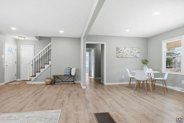 4413 SW Twilight DR, Topeka, KS 66614