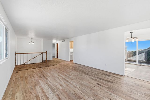 2072 Crystal Way, Boise, ID 83706