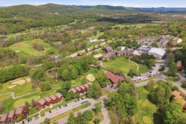 2 Falkenstein Dr 10, Vernon Twp., NJ 07462