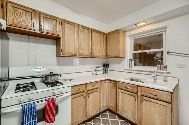 9043 Skokie Boulevard, Skokie, IL 60077