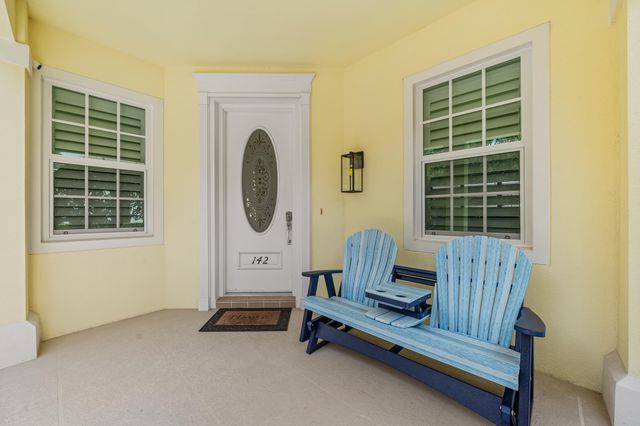 142 Newcastle Drive, Jupiter, FL 33458