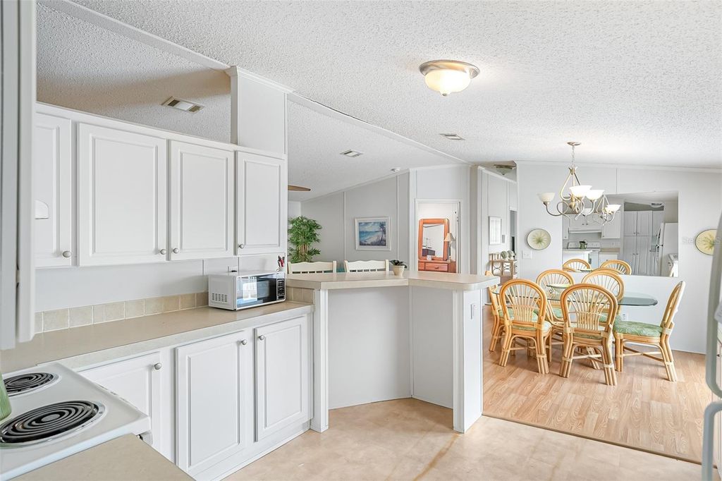 Image 13 of property listing at 803 THRUSH CIRCLE, Sebastian, FL 32976