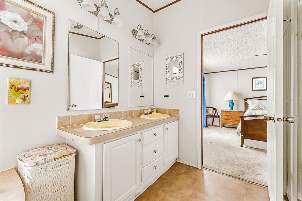 Image 22 of property listing at 803 THRUSH CIRCLE, Sebastian, FL 32976