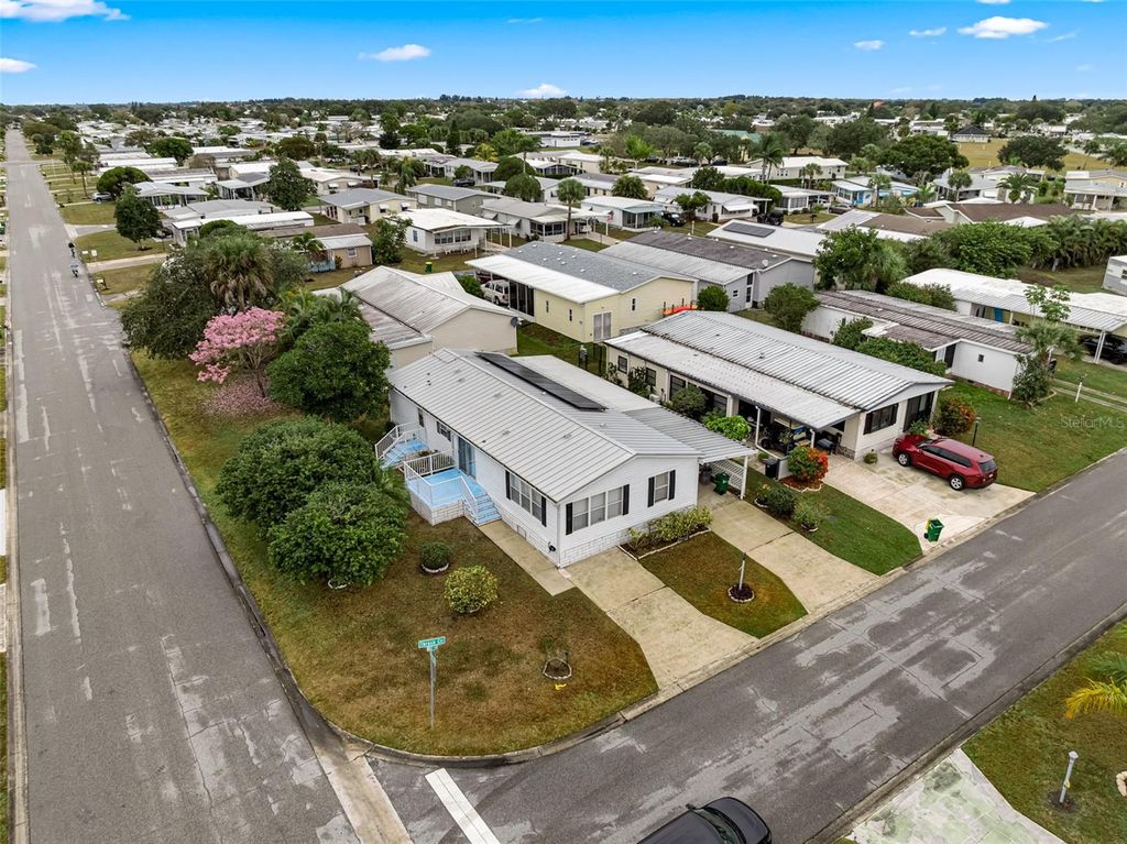 Image 30 of property listing at 803 THRUSH CIRCLE, Sebastian, FL 32976