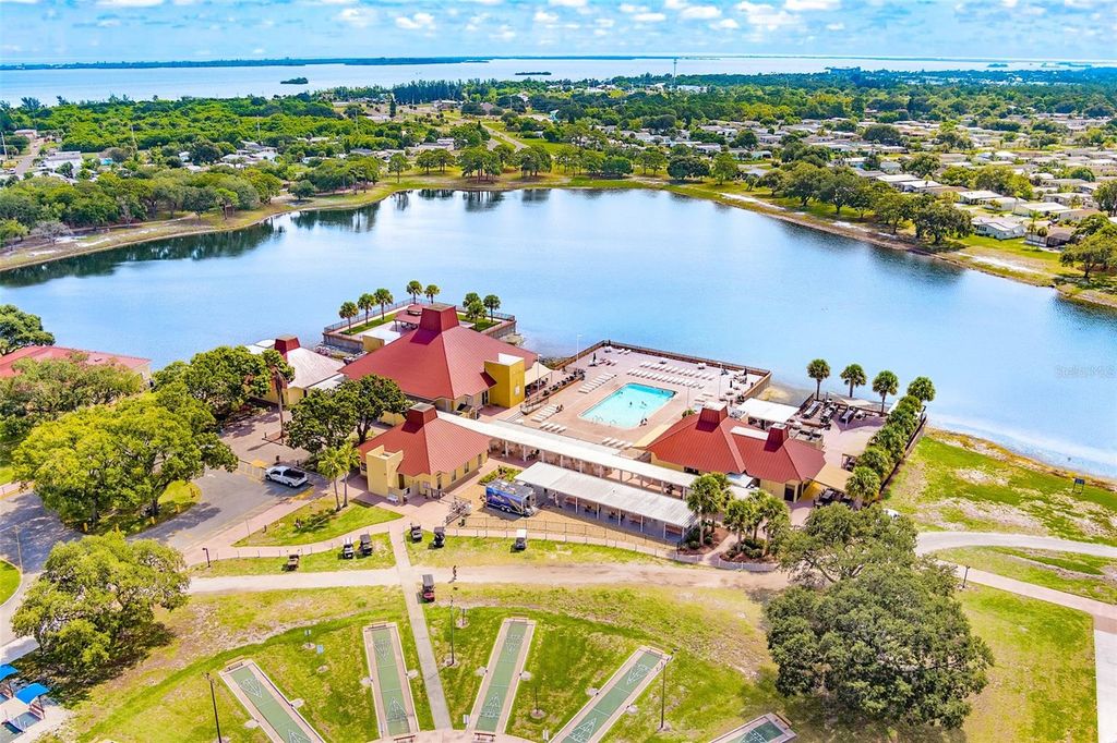 Image 34 of property listing at 803 THRUSH CIRCLE, Sebastian, FL 32976