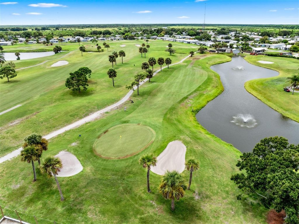 Image 36 of property listing at 803 THRUSH CIRCLE, Sebastian, FL 32976