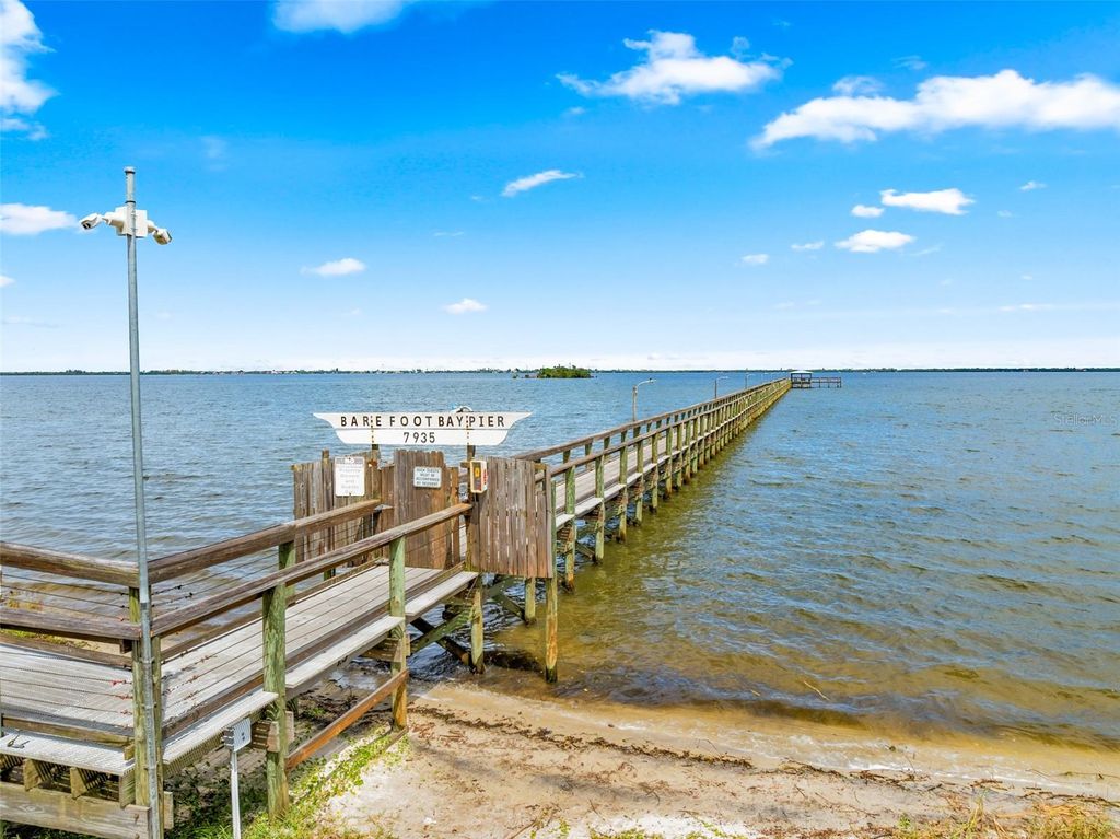 Image 40 of property listing at 803 THRUSH CIRCLE, Sebastian, FL 32976