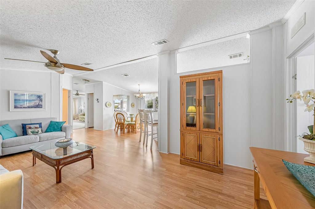 Image 8 of property listing at 803 THRUSH CIRCLE, Sebastian, FL 32976