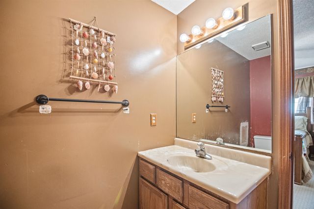 307 N Sioux St, Kechi, KS 67067