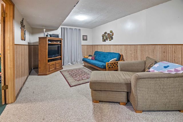 307 N Sioux St, Kechi, KS 67067