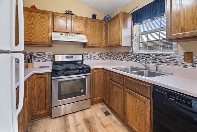 307 N Sioux St, Kechi, KS 67067