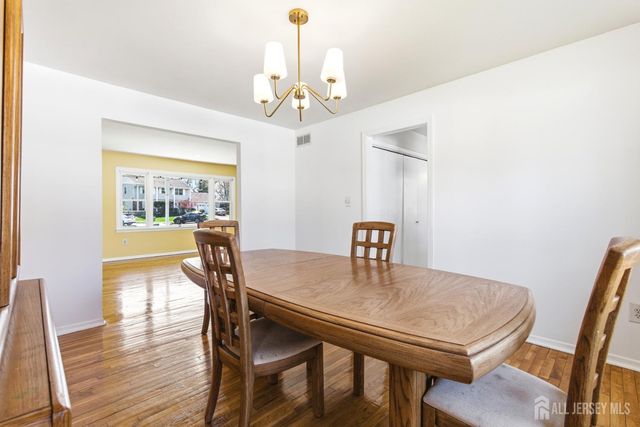 7 Oberlin Court, Edison, NJ 08820