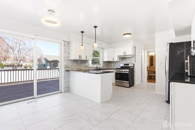 7 Oberlin Court, Edison, NJ 08820