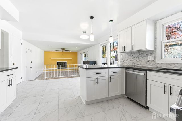 7 Oberlin Court, Edison, NJ 08820