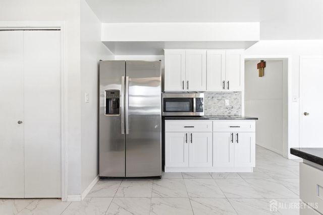 7 Oberlin Court, Edison, NJ 08820