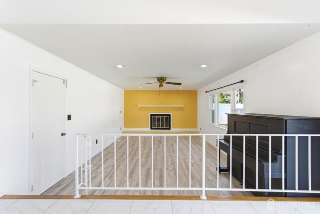 7 Oberlin Court, Edison, NJ 08820