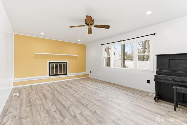 7 Oberlin Court, Edison, NJ 08820