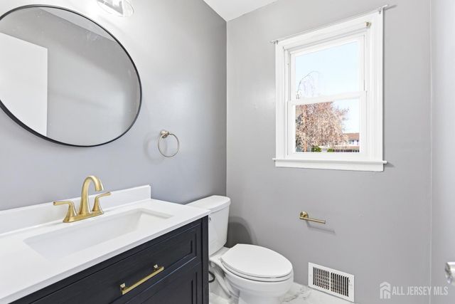 7 Oberlin Court, Edison, NJ 08820