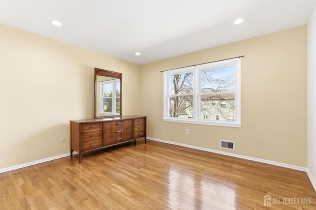 7 Oberlin Court, Edison, NJ 08820