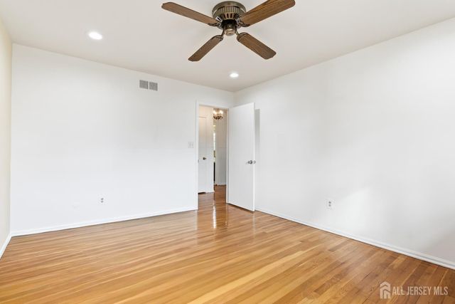 7 Oberlin Court, Edison, NJ 08820