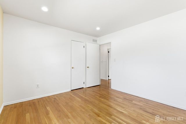 7 Oberlin Court, Edison, NJ 08820