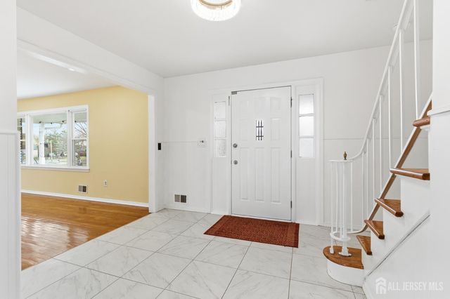 7 Oberlin Court, Edison, NJ 08820