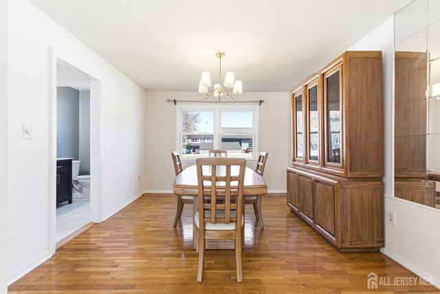 7 Oberlin Court, Edison, NJ 08820