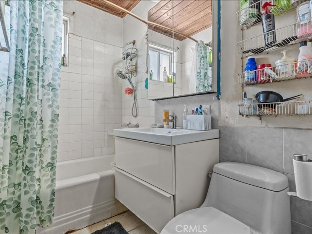 Image 12 of property listing at 13079 Daventry Street, Pacoima, CA 91331