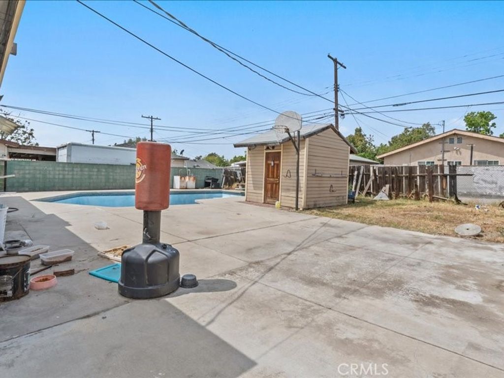Image 14 of property listing at 13079 Daventry Street, Pacoima, CA 91331