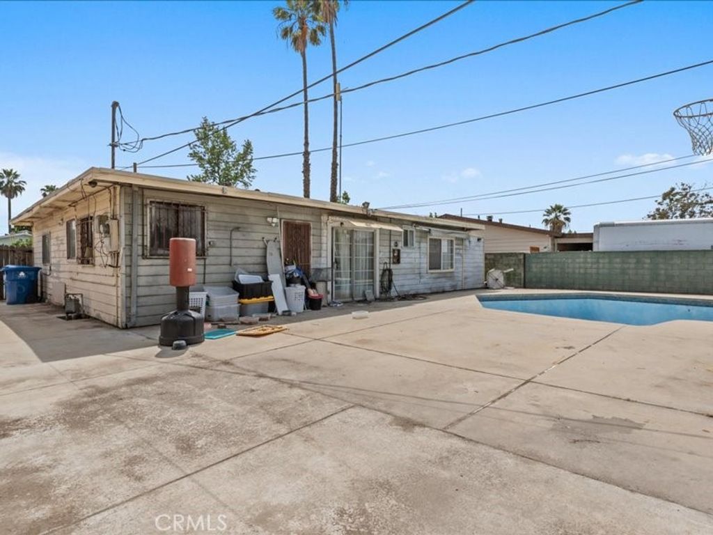 Image 15 of property listing at 13079 Daventry Street, Pacoima, CA 91331