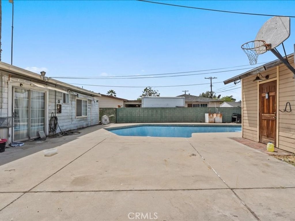 Image 16 of property listing at 13079 Daventry Street, Pacoima, CA 91331