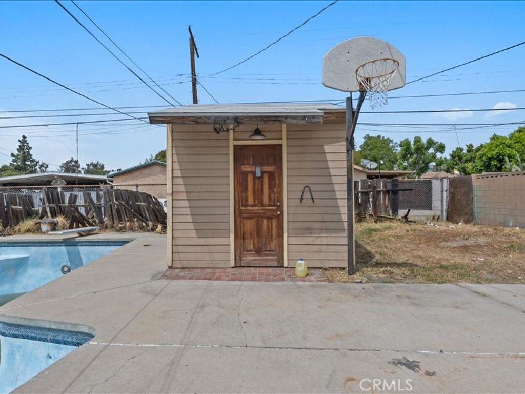 Image 17 of property listing at 13079 Daventry Street, Pacoima, CA 91331