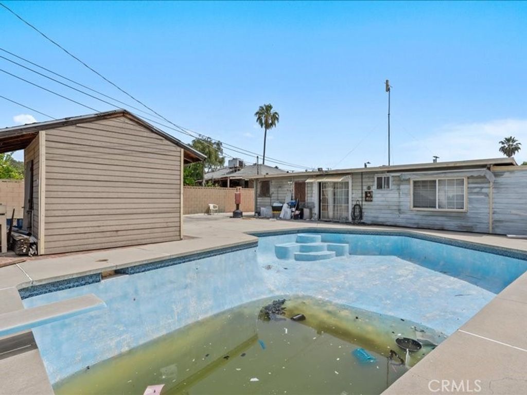 Image 19 of property listing at 13079 Daventry Street, Pacoima, CA 91331
