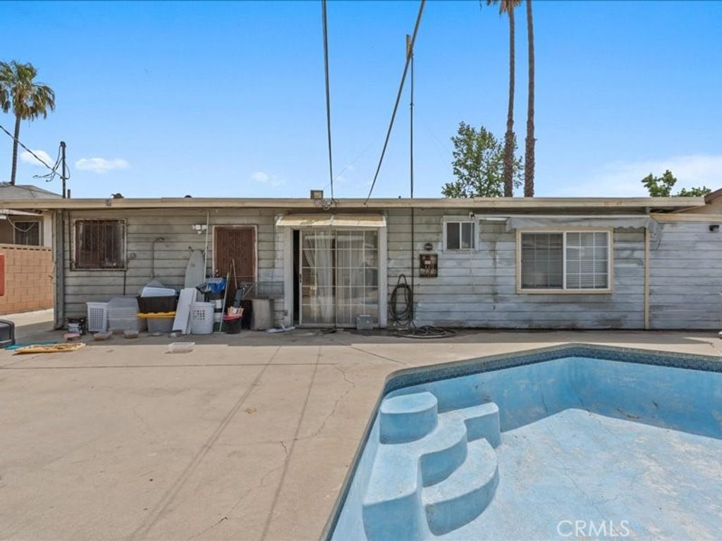 Image 20 of property listing at 13079 Daventry Street, Pacoima, CA 91331