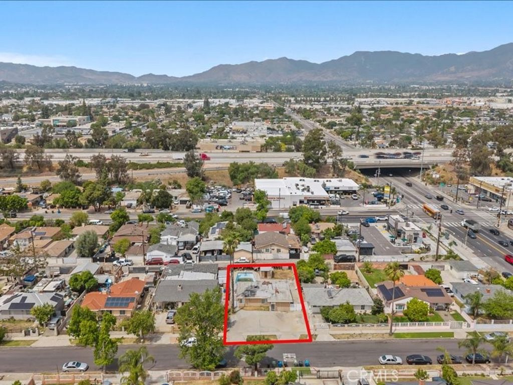 Image 28 of property listing at 13079 Daventry Street, Pacoima, CA 91331